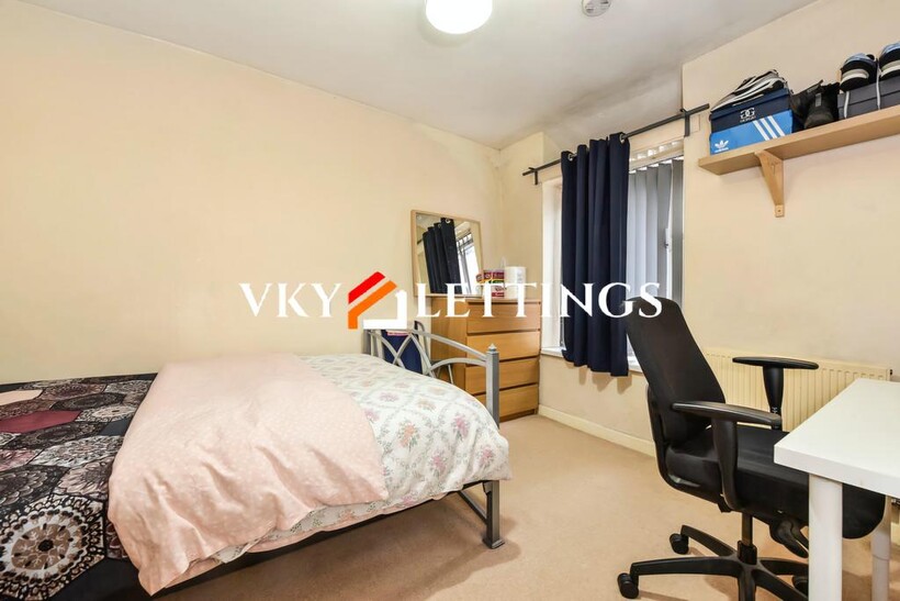 New Park Terrace, Pontypridd CF37 4 bed terraced house to rent - £425 pcm (£98 pw)