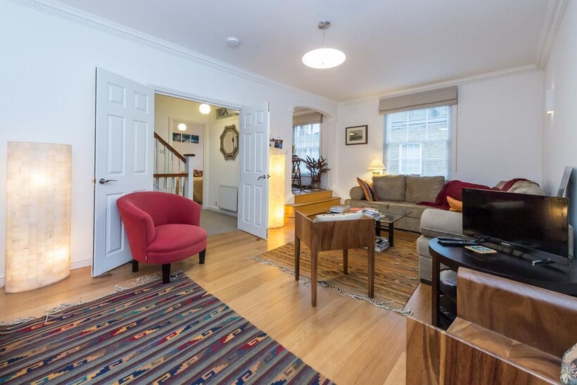 Beverston Mews, London W1H 3 bed mews to rent - £6,478 pcm (£1,495 pw)