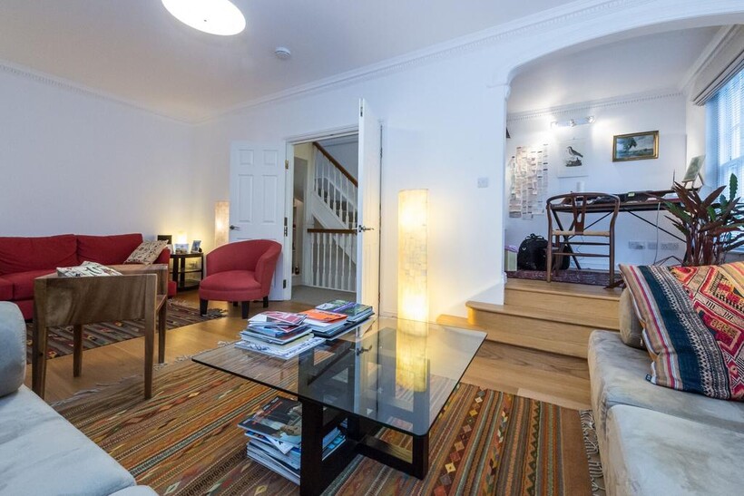 Beverston Mews, London W1H 3 bed mews to rent - £6,478 pcm (£1,495 pw)