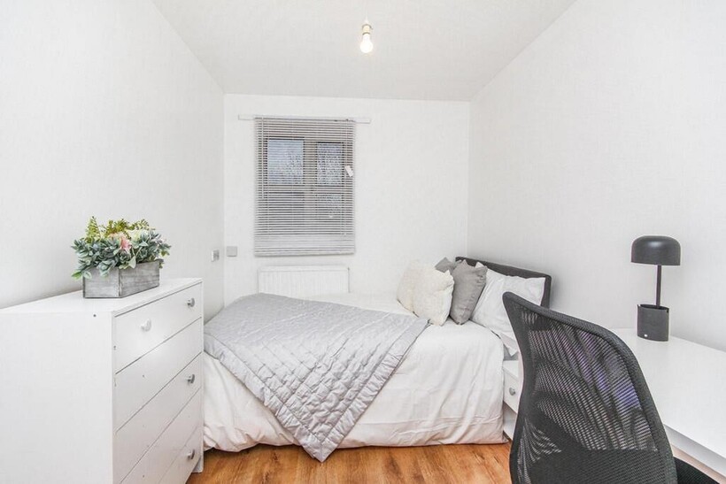A beautifully arranged double bedroom featuring...
