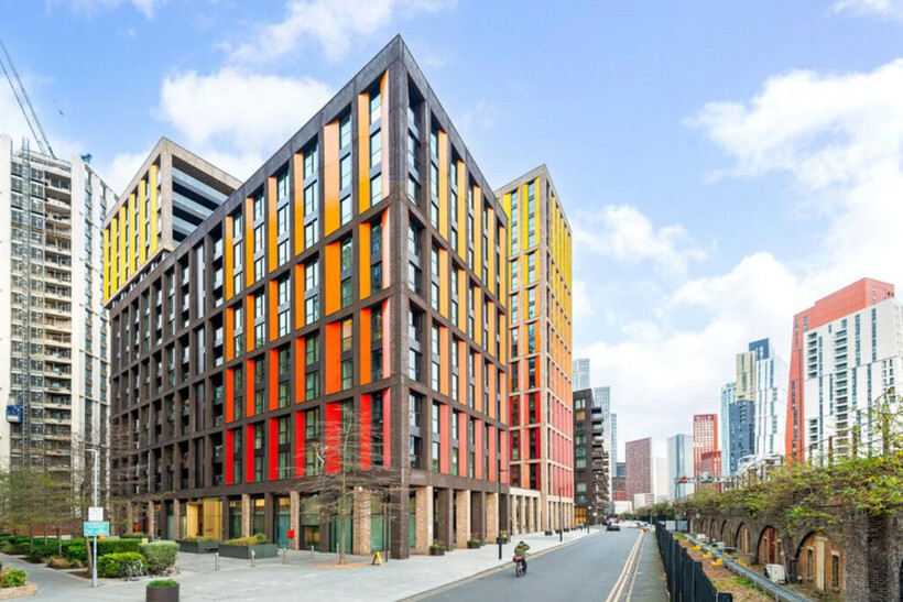 Charles Clowes Walk, London SW11 2 bed apartment to rent - £3,870 pcm (£893 pw)