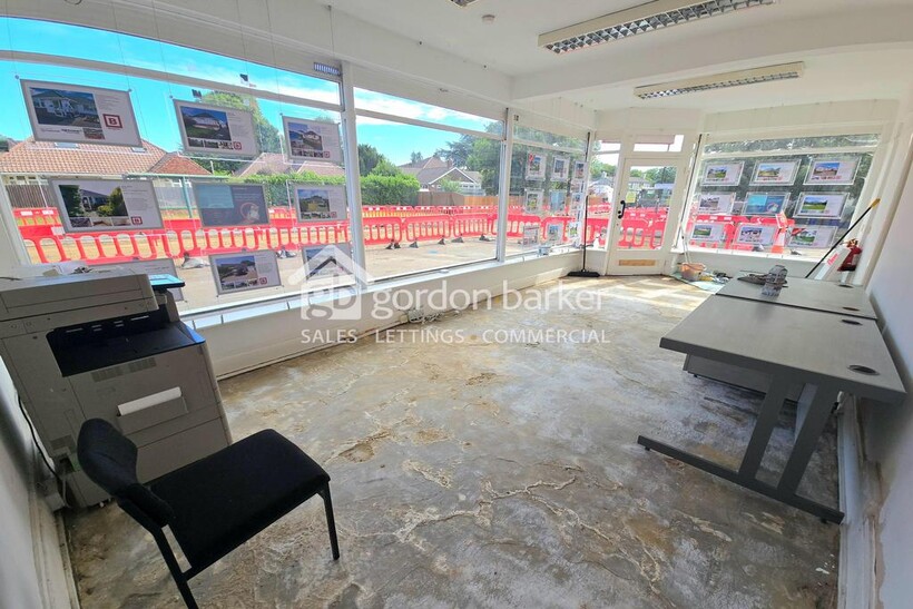 Wimborne Road, Bournemouth BH10 Property to rent - £895 pcm (£207 pw)