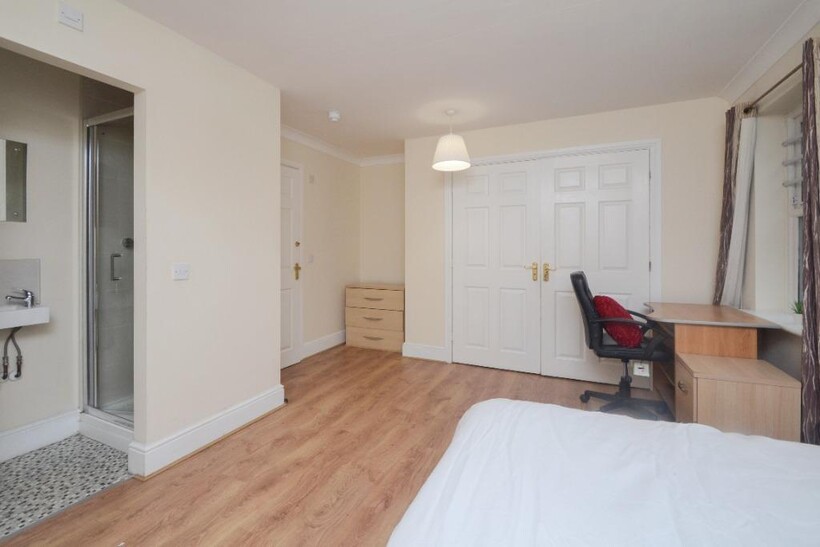HOUSESHARE Schuster Road, Manchester M14 1 bed in a house share to rent - £693 pcm (£160 pw)