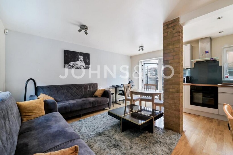 St. Michaels Close, London, E16 2 bed semi-detached house to rent - £1,998 pcm (£461 pw)