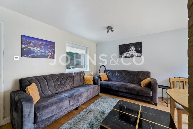 St. Michaels Close, London, E16 2 bed semi-detached house to rent - £1,898 pcm (£438 pw)