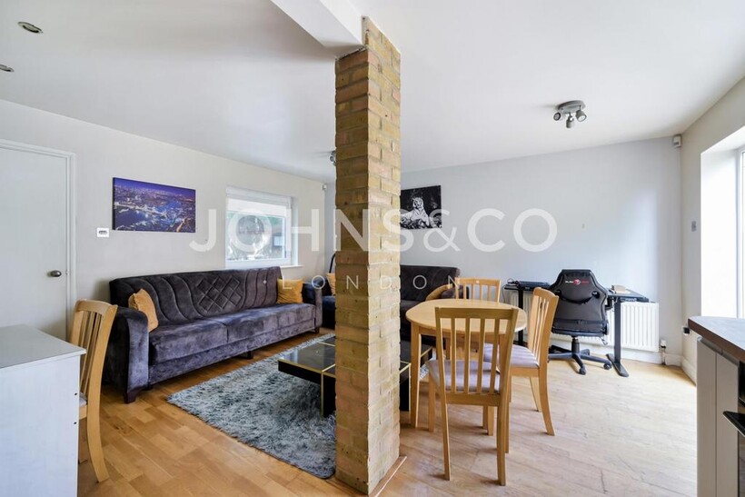 St. Michaels Close, London, E16 2 bed semi-detached house to rent - £1,898 pcm (£438 pw)