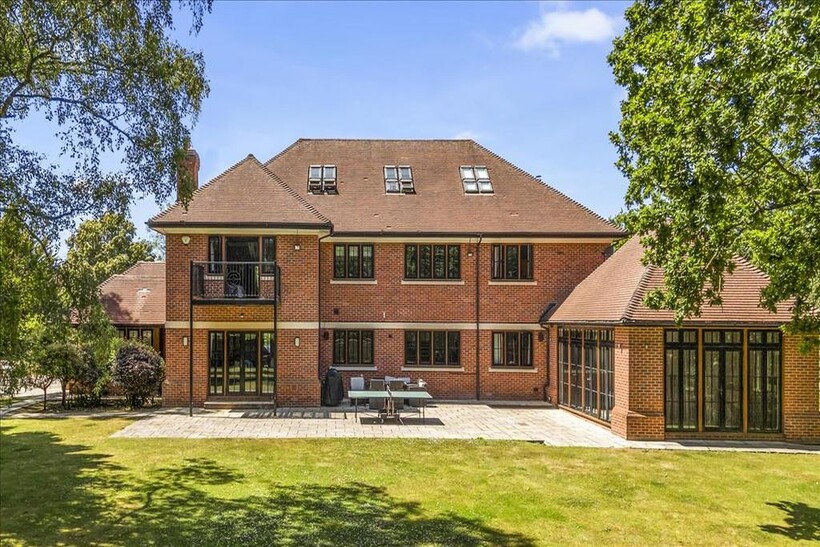 Chavey Down Road, Bracknell, RG42 6 bed detached house to rent - £12,497 pcm (£2,884 pw)
