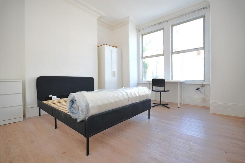 Stuart Road, Acton 5 bed end of terrace house to rent - £3,995 pcm (£922 pw)