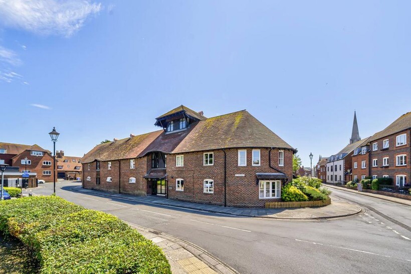 Rose Court, Chichester 1 bed flat to rent - £950 pcm (£219 pw)
