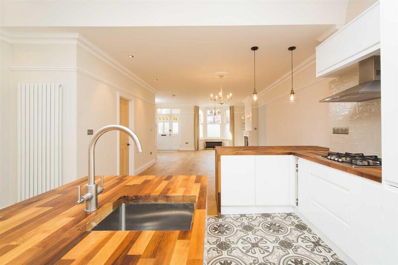 Jewel Road, Walthamstow, E17 4 bed terraced house to rent - £2,995 pcm (£691 pw)