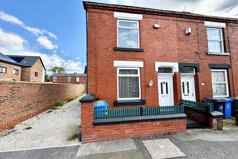 Lime Grove, Manchester M34 2 bed end of terrace house to rent - £975 pcm (£225 pw)