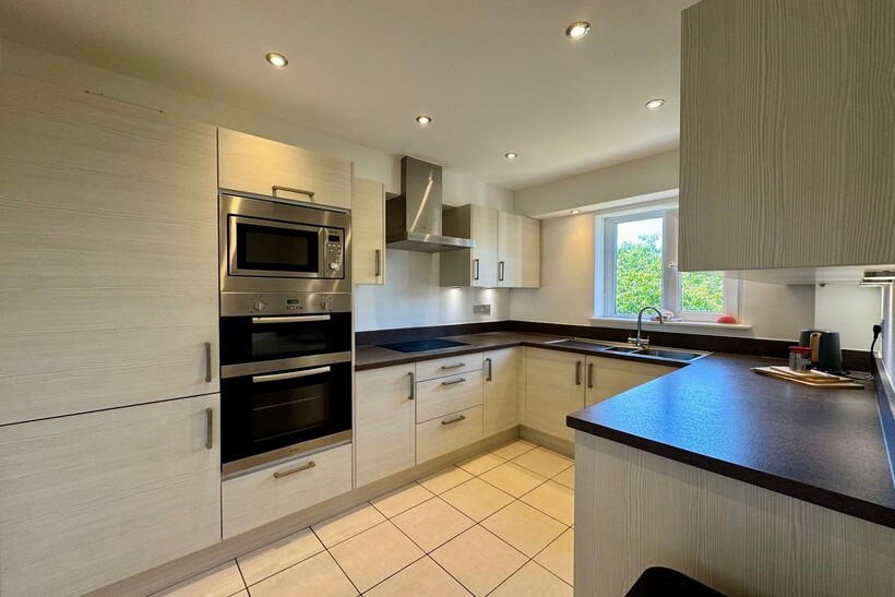 22 Ernest Watson Close, St Clement 2 bed flat to rent - £1,725 pcm (£398 pw)