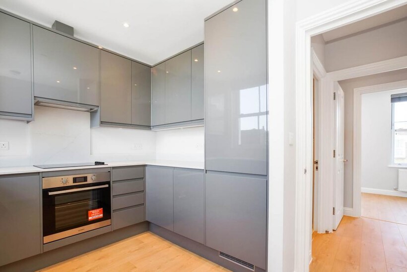 Chatsworth Road, Clapton 3 bed apartment to rent - £3,425 pcm (£790 pw)