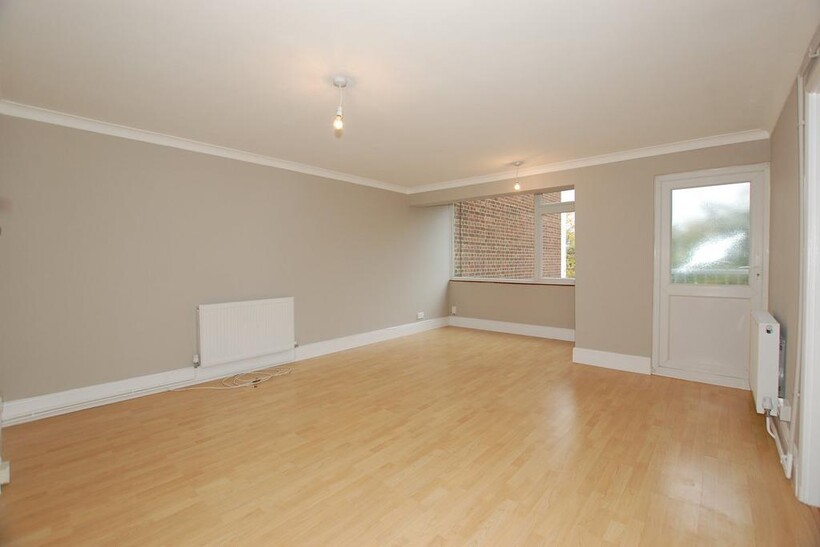 Hurst Court, Southend Road... 2 bed apartment to rent - £1,825 pcm (£421 pw)