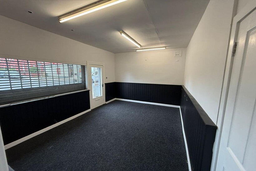 Longstone Road, Edinburgh EH14 Retail property (high street) to rent - £417 pcm (£96 pw)