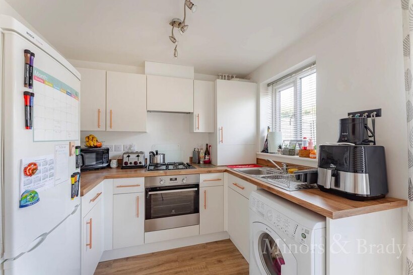 Whitby Road, Ormesby, NR29 2 bed terraced house to rent - £960 pcm (£222 pw)