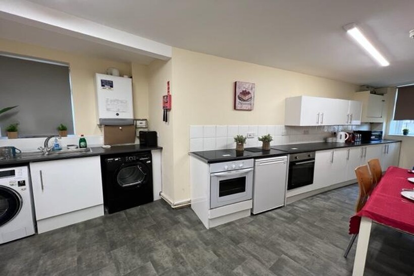 Headford Street, Sheffield S3 1 bed in a flat share to rent - £440 pcm (£102 pw)