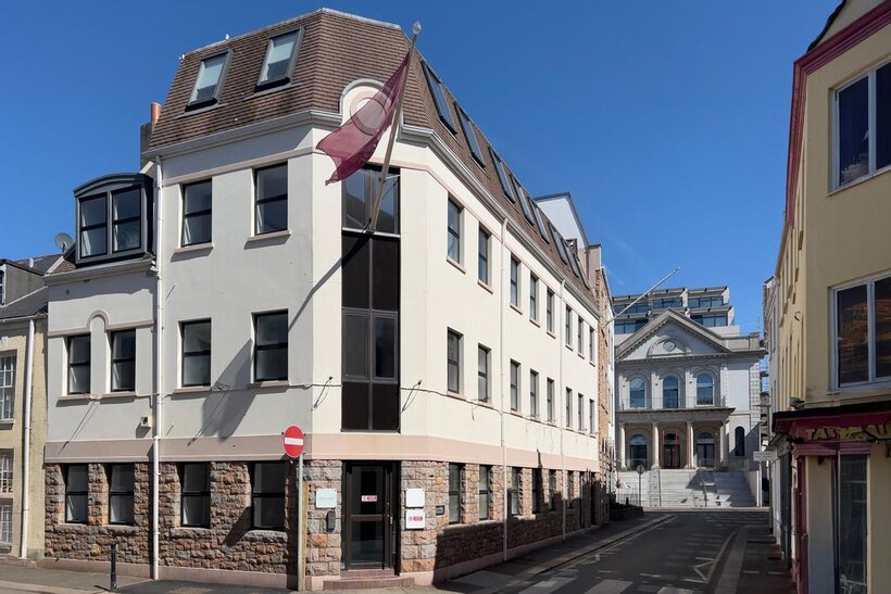4 Woodford House, St Helier 1 bed apartment to rent - £1,400 pcm (£323 pw)