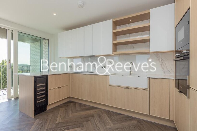 Hendon, Hendon NW9 3 bed apartment to rent - £3,141 pcm (£725 pw)