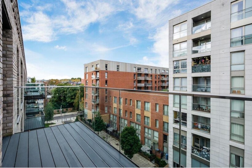 Hartington Court, Woodberry Down... 1 bed apartment to rent - £2,396 pcm (£553 pw)