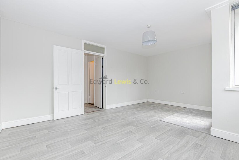 Abbott Road, London E14 4 bed flat to rent - £3,003 pcm (£693 pw)