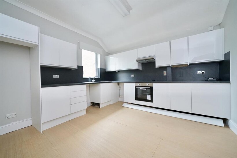 High Street Sandy Beds 3 bed apartment to rent - £940 pcm (£217 pw)