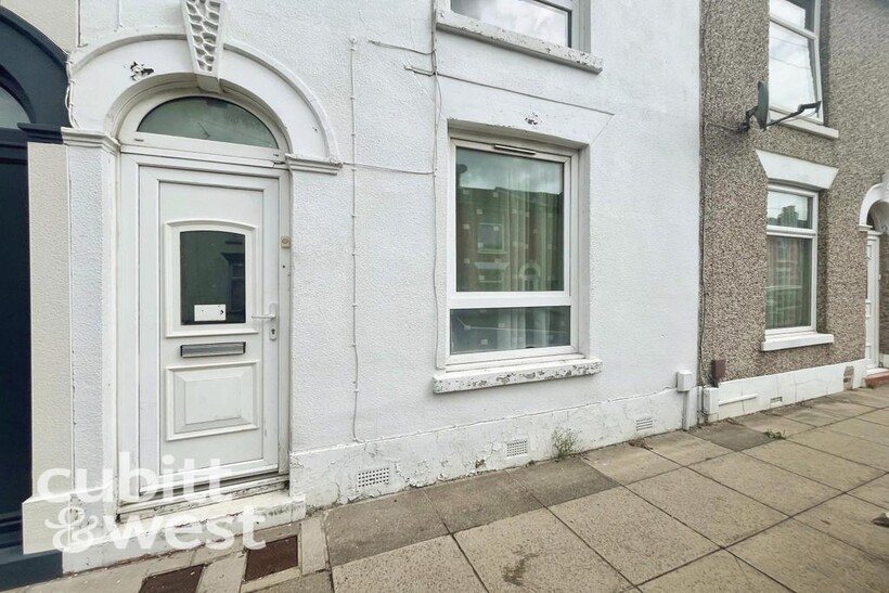 Toronto Road Portsmouth PO2 1 bed in a house share to rent - £810 pcm (£187 pw)