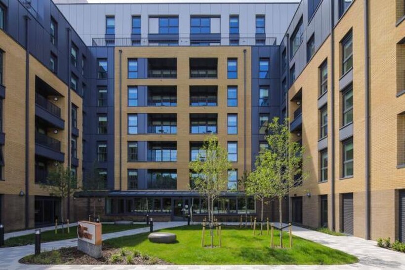 Station View, Guildford GU1 1 bed apartment to rent - £1,830 pcm (£422 pw)