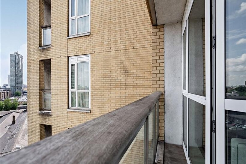 Westferry Circus, London E14 2 bed flat to rent - £3,943 pcm (£910 pw)