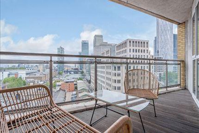 Westferry Circus, London E14 2 bed flat to rent - £4,008 pcm (£925 pw)