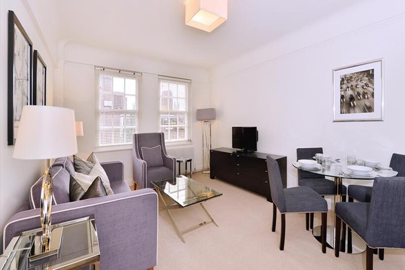 Fulham Road, London SW3 2 bed flat to rent - £4,030 pcm (£930 pw)