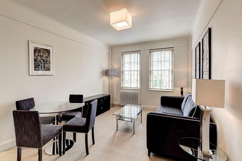 Fulham Road, London SW3 2 bed flat to rent - £4,095 pcm (£945 pw)