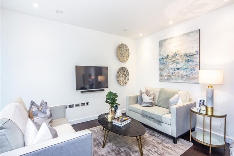 Charles Clowes Walk, London SW11 2 bed flat to rent - £4,918 pcm (£1,135 pw)
