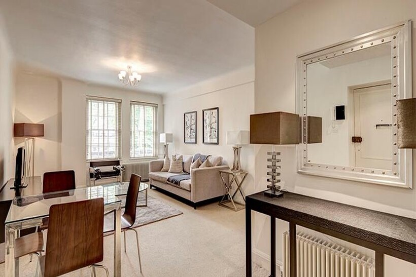 Fulham Road, London SW3 2 bed flat to rent - £4,593 pcm (£1,060 pw)