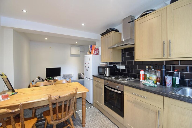 Broomgrove Crescent, Sheffield S10 2 bed flat to rent - £1,095 pcm (£253 pw)