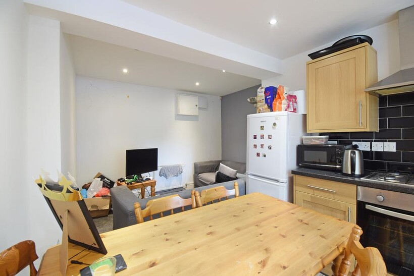 Broomgrove Crescent, Sheffield S10 2 bed flat to rent - £1,095 pcm (£253 pw)