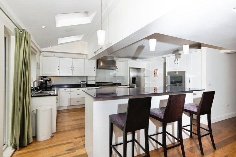 Walham Grove, Fulham 5 bed terraced house to rent - £8,250 pcm (£1,904 pw)