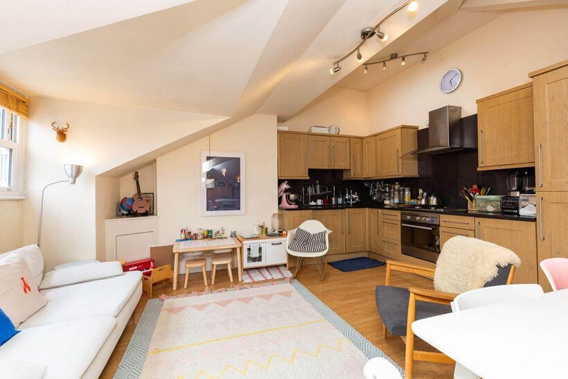 N8 2 bed apartment to rent - £2,097 pcm (£484 pw)