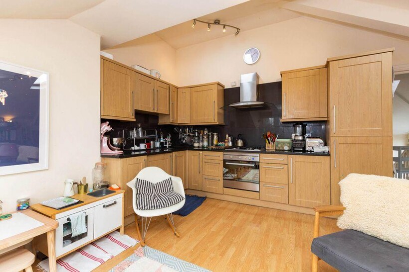 N8 2 bed apartment to rent - £2,097 pcm (£484 pw)