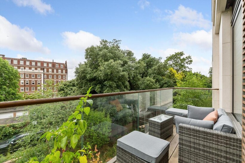 6 Campden Hill, London, W8 3 bed flat to rent - £26,000 pcm (£6,000 pw)