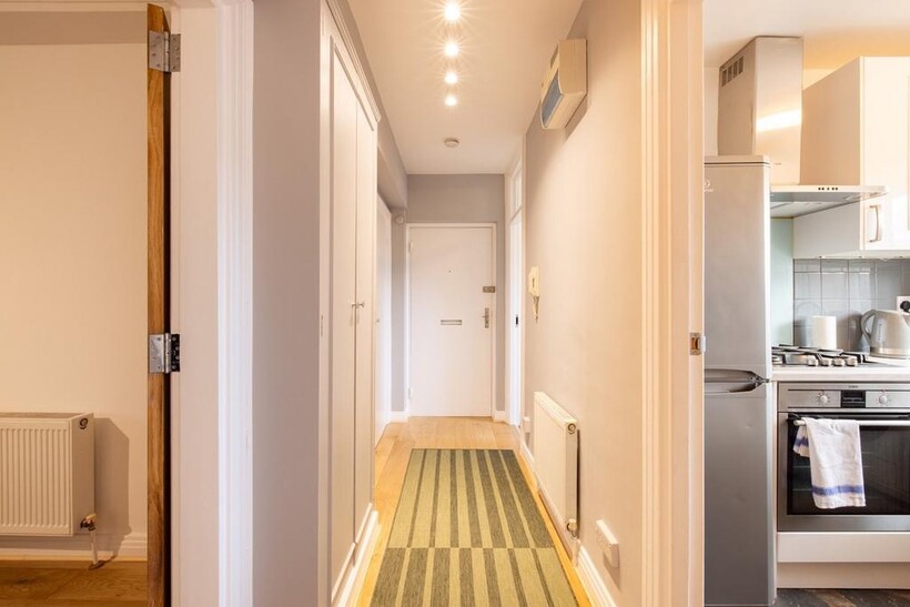 Chenies House, Moscow Road, London W2 2 bed flat to rent - £3,550 pcm (£819 pw)