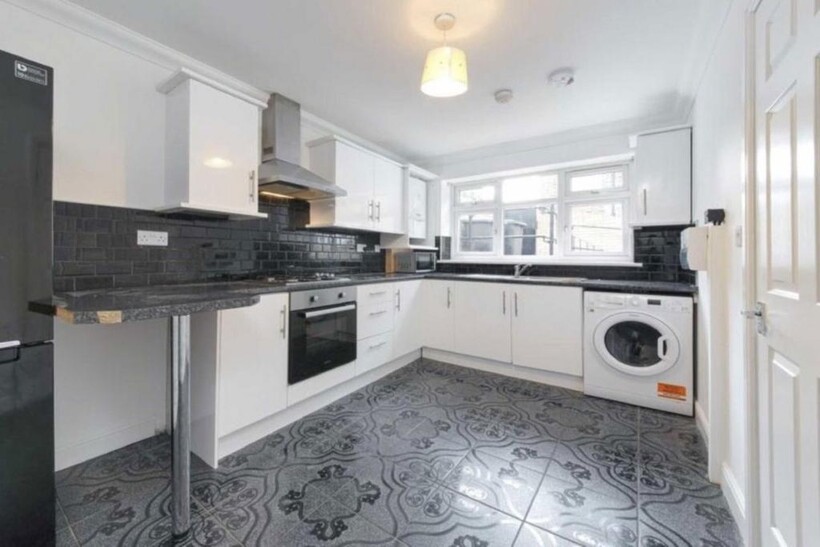 Tancred Road, London N4 2 bed flat to rent - £2,197 pcm (£507 pw)