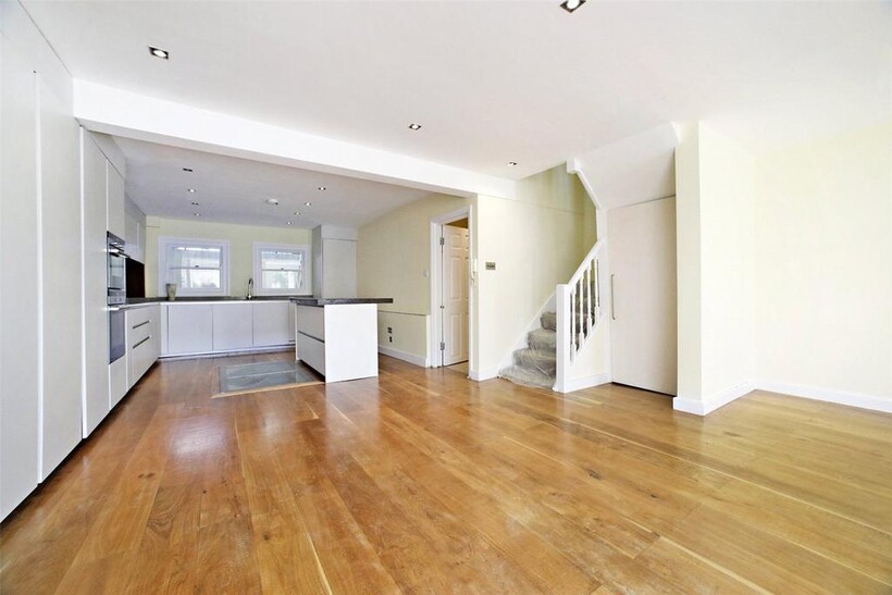 Goldhawk Road, London, W12 4 bed detached house to rent - £6,933 pcm (£1,600 pw)