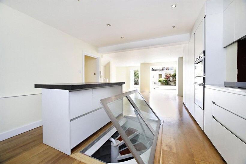 Goldhawk Road, London, W12 4 bed detached house to rent - £6,933 pcm (£1,600 pw)