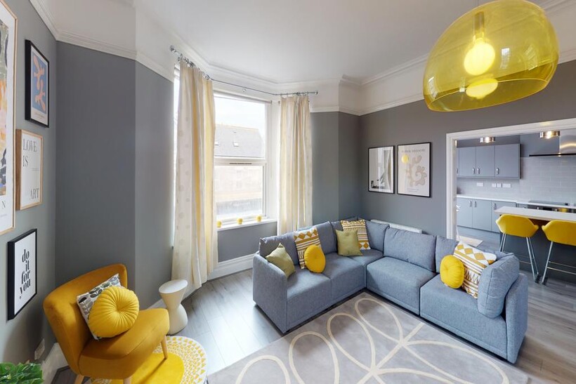 ADRE STUDENT LETTINGS Superb Location, GORGEOUS 8