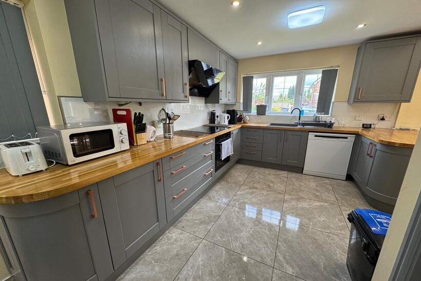 Galingale View, Silverdale, ST5 5 bed detached house to rent - £2,448 pcm (£565 pw)
