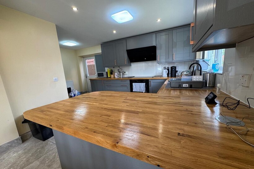Galingale View, Silverdale, ST5 5 bed detached house to rent - £2,448 pcm (£565 pw)