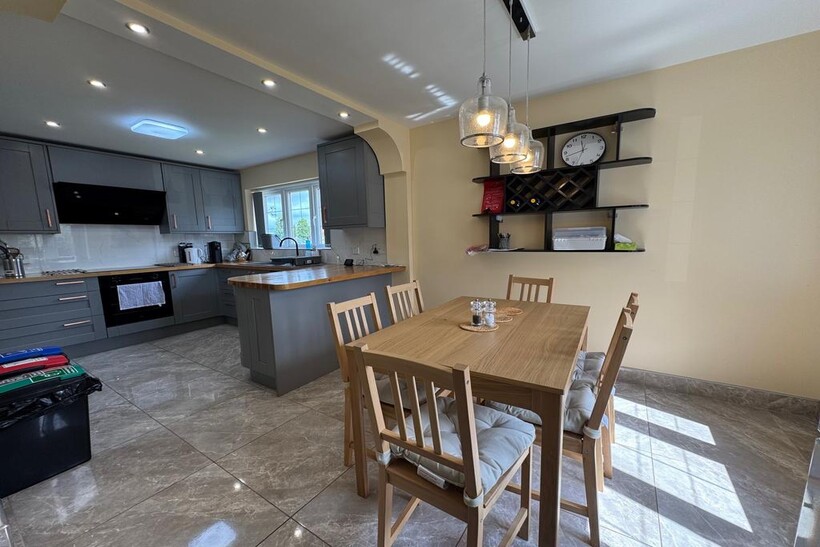 Galingale View, Silverdale, ST5 5 bed detached house to rent - £2,448 pcm (£565 pw)