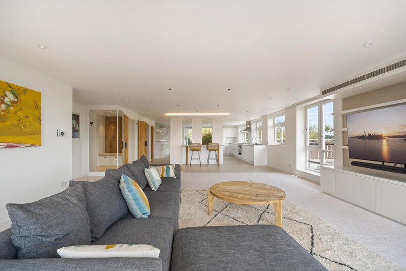 St. Johns Wood Park, London NW8 4 bed apartment to rent - £10,183 pcm (£2,350 pw)