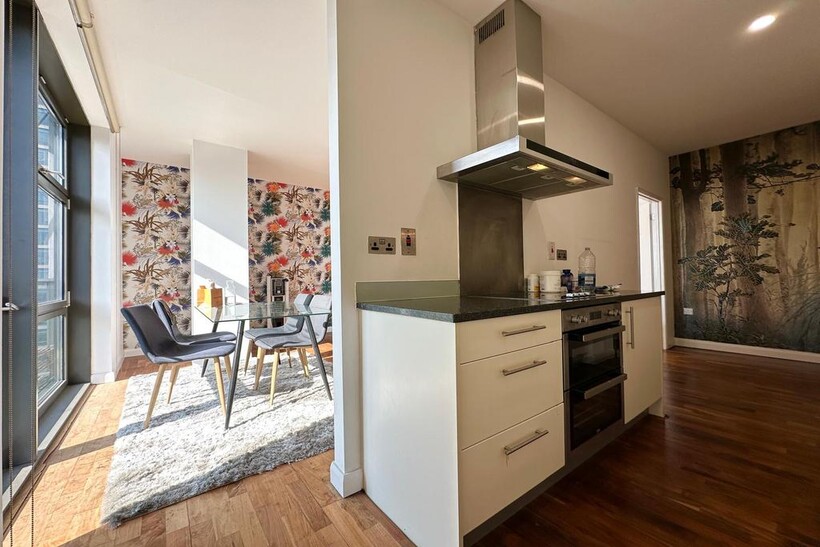 Discovery Dock Apartments, London E14 2 bed apartment to rent - £3,249 pcm (£750 pw)